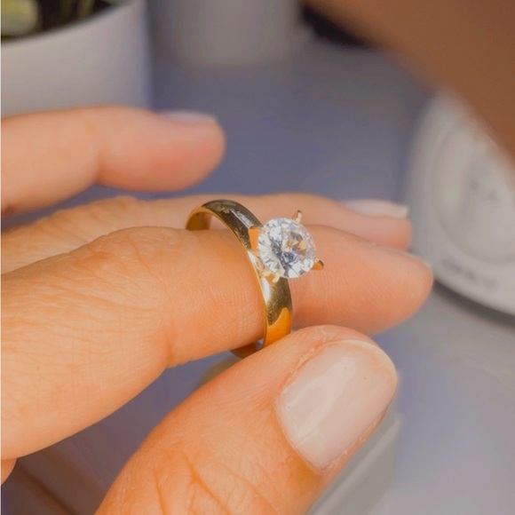 Engagement ring -wedding band set Gold-plated stainless steel, zirconia, size 7 - Picture 13 of 16